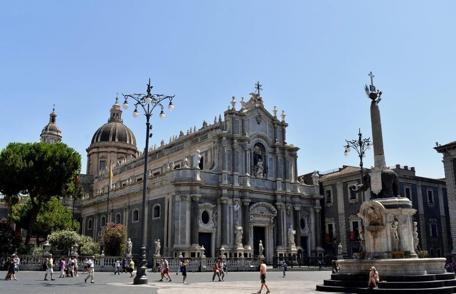 2 hours guided tour of Catania - Via dei Crociferi and Piazza Università: Architecture Meets City Life