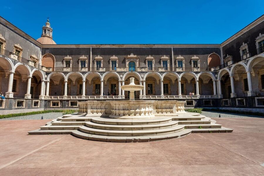 Benedictine Monastery of Catania - English Guided Tour - Your first stop: Piazza Dante and San Nicolò l’Arena