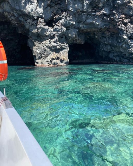 BOAT TOUR WITH APERITIF ON BOARD IN THE CYCLOPS ISLANDS - Stop 1: Lachea Island (and why the rocks look the way they do)
