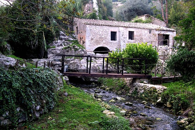 Buscemi - Palazzolo Acreide - Marzamemi Tour - Stop 1: Buscemi Paese Museo and the restored-world feeling