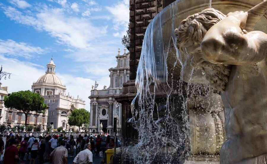 Catania: City Highlights Tour with Guide - Piazza del Duomo’s Cathedral Dome and the Lava-Stone Look of Catania