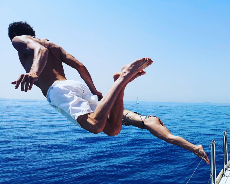 Catania: Coastline Sailing Trip with Aperitif and Prosecco - Aperitif Time: Sicilian Appetizers and Prosecco Onboard