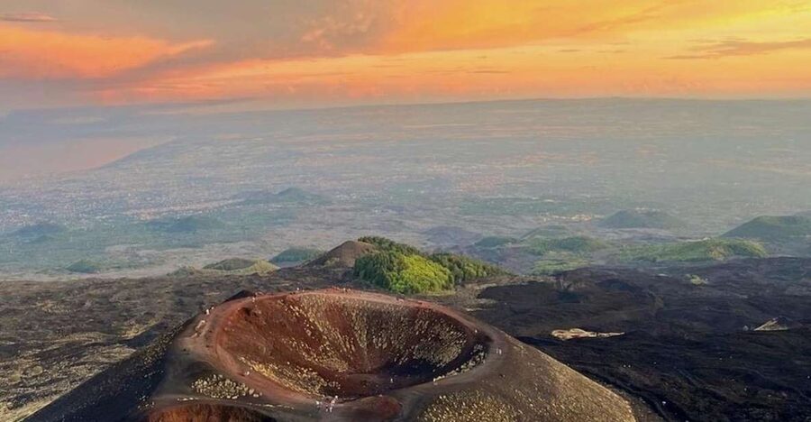 Catania: Etna Sunset Tour with Pickup and Drop-off - The ride to Zafferana Etnea: snacks first, volcano second