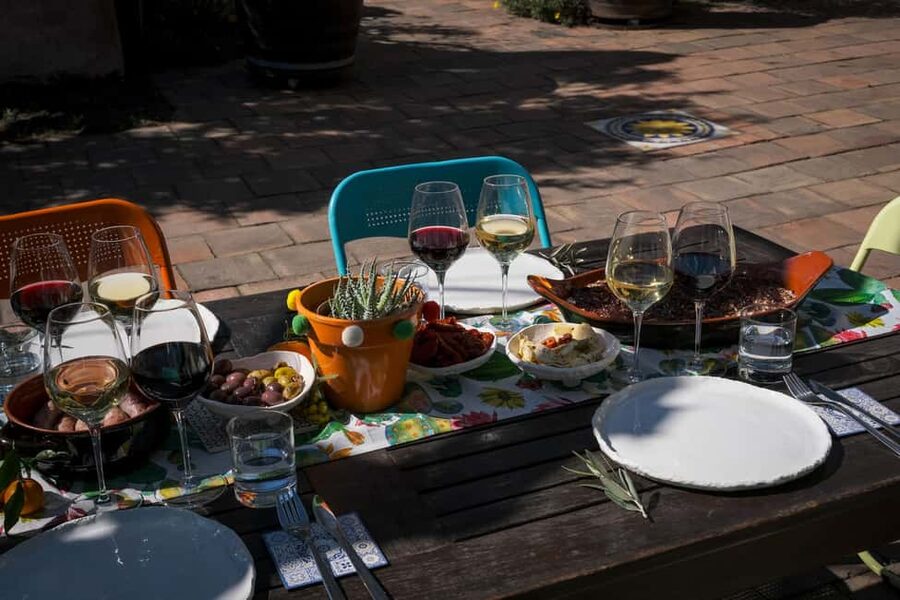 Catania: Etna Urban Winery Sicilian Lunch with Wine Tasting - Courtyard lunch, shared tables, and Sicilian plates you can actually recognize
