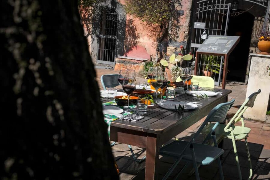 Catania: Etna Urban Winery Sicilian Lunch with Wine Tasting - What happens from registration to lunch at 13:00