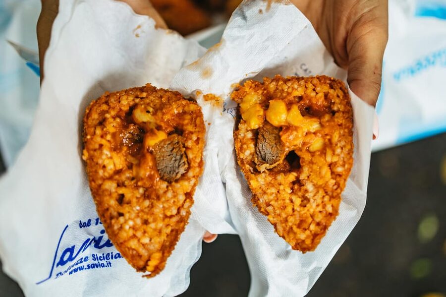 Catania: Guided Street Food Walking Tour - Via Etnea and Piazza Stesicoro: The market energy keeps going