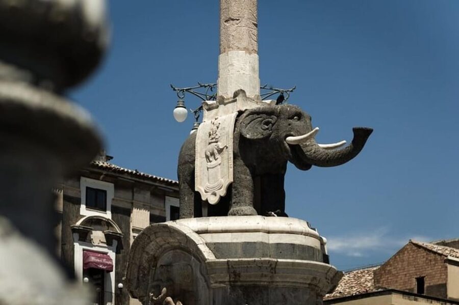 Catania Highlights Walking Tour With A Guide - Starting in Via Etnea: getting oriented fast in Catania