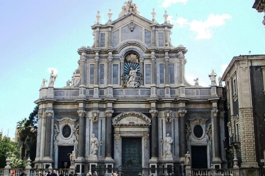 Catania Highlights Walking Tour With A Guide - Duomo Square to the Fish Market: why this route uses real street life
