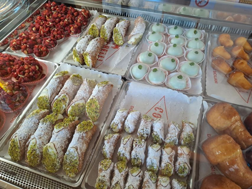 Catania: Street Food Guided Walking Tour - Meeting at the Elephant Fountain: Walking Into Catania’s Food Logic