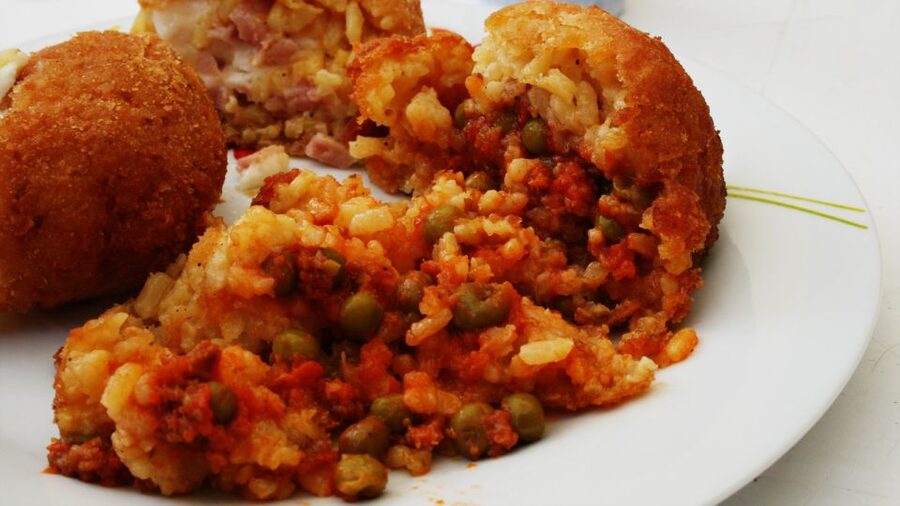 Catania: Street Food Walking Tour - Piazza del Duomo start: where your morning gets organized