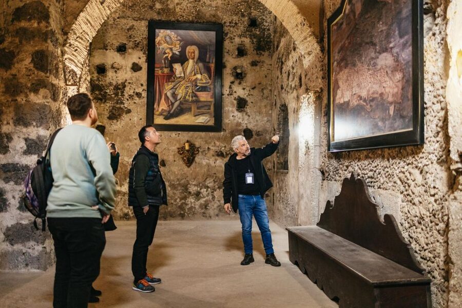 Catania/Taormina: The Godfather Filming Locations Tour - Pickup in Catania, Taormina, Naxos, and Aci Castello: smooth logistics