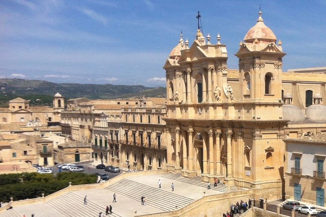 Catania TREASURES OF THE EAST 4 Days Private Minitour with Guide Driver - Taormina walking tour plus an Etna wine tasting day