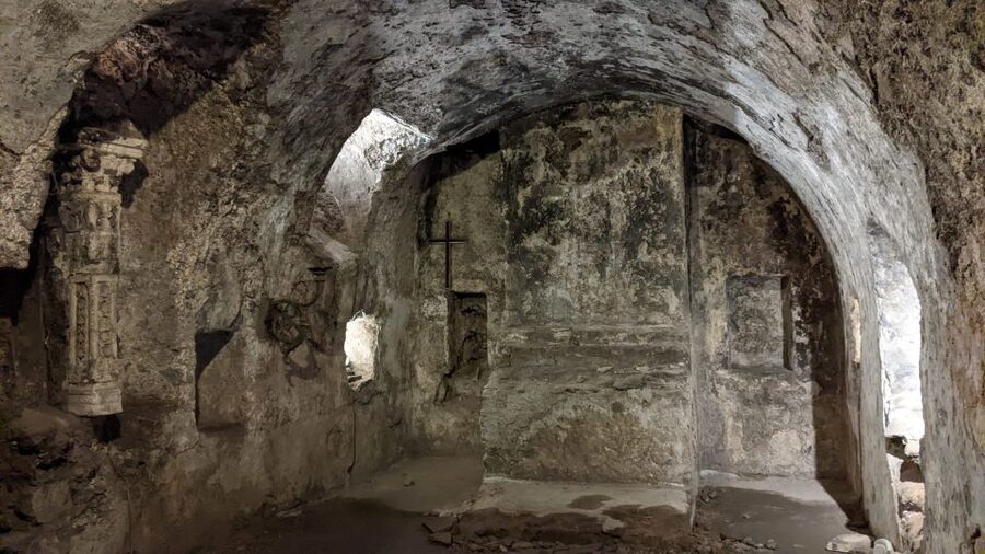 Catania: Underground and Street Food Walking Tour - Value in 2.5 hours: small-group access and included tastes