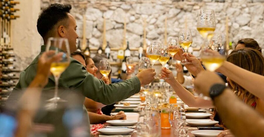 Catania: Volcanic Wine Tasting in a Metropolitan Market - The Volcanic Wine Story: Why Etna Shapes the Glass