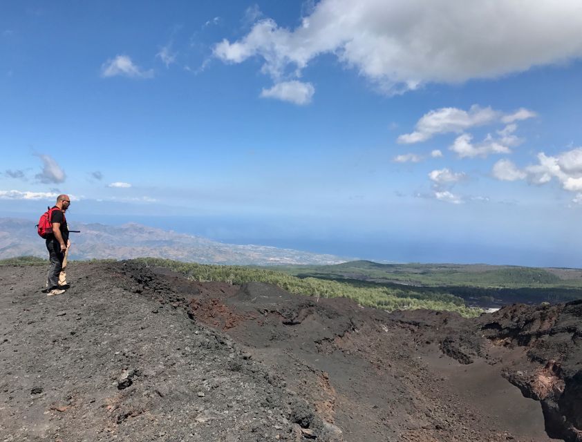 Etna: Craters of the 2002 Eruption Trekking Experience - Volcanic morphologies and the flank eruptions story
