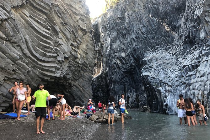 Etna, Wine and Alcantara Tour - From Taormina - The Winery Lunch on Etna: Food, Wine Pairing, and What Volcanic Soil Does