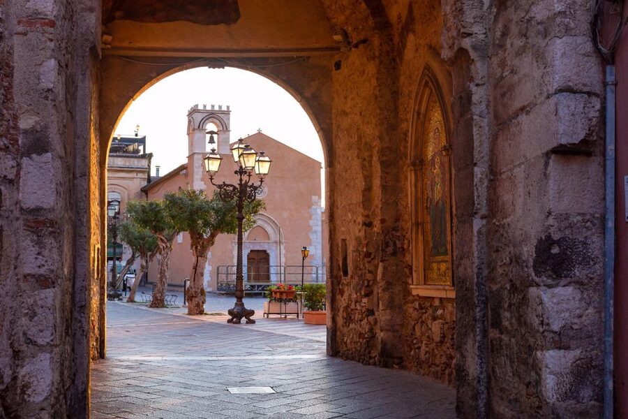 From Catania: Guided Godfather Tour with Taormina Visit - From Catania pickup to Savoca: the day’s rhythm