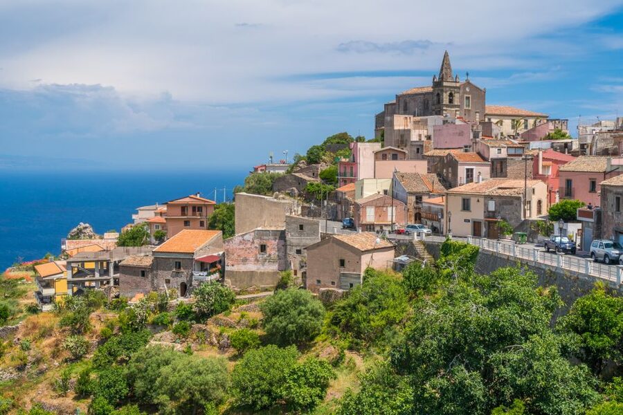 From Catania: Guided Godfather Tour with Taormina Visit - Guide style: what happens when the commentary lands well