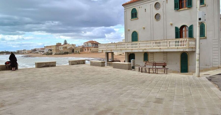 From Catania: Inspector Montalbano Day Tour with Audio Guide - Punta Secca: seaside hamlet vibes and the iconic lighthouse moment
