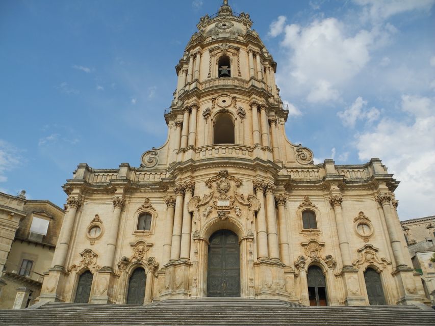 From Catania: Inspector Montalbano Day Tour with Audio Guide - Getting started: Duomo Square and your first orientation