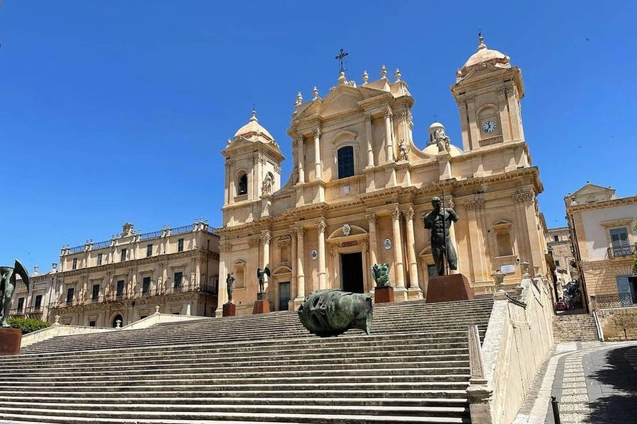 |FROM CATANIA|Tour of Siracusa, Ortigia, Noto [PRIVATE TOUR] - Leaving Catania smoothly with pickup and a private chauffeur