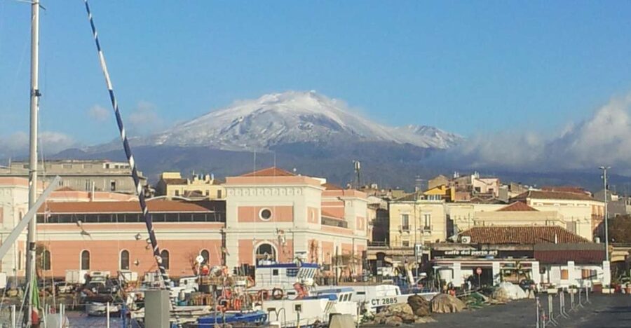 Full-Day Etna and Taormina Combination Tour - The eruption stops and local tasting in Zafferana: how the day stays grounded