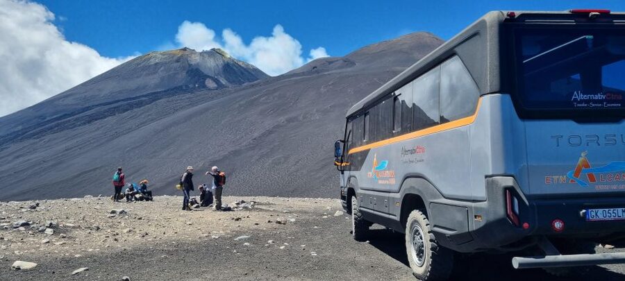 Mount Etna: Ascent to 2800m by 4x4 - Meet the volcanologist guide and get Etna in human terms
