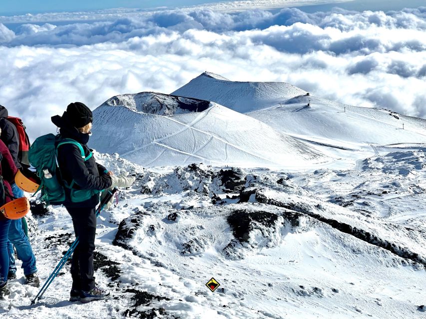 Mount Etna: Volcano Craters Hiking Tour - Meeting at Esagonal Bar and the short transfer that sets the pace