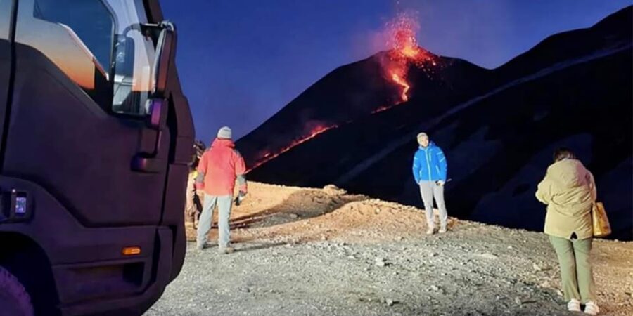 Mt. Etna Summit: Official box-office for Ascent to the Top - Craters at 2,380 meters: walking around Umberto and Margherita