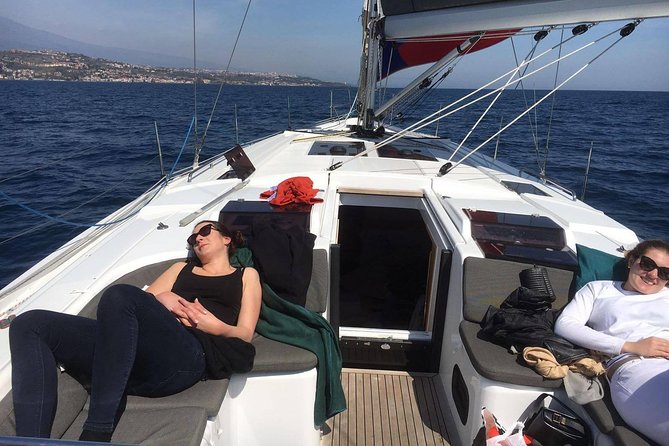 My sailing tour in Catania - Baia dei Ciclopi and Aci Trezza reefs up close