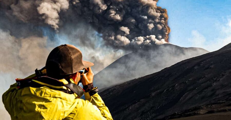 Special trekking on the most authentic and wild side of Etna - The 4x4 ascent to 2,800 m: where the day really begins
