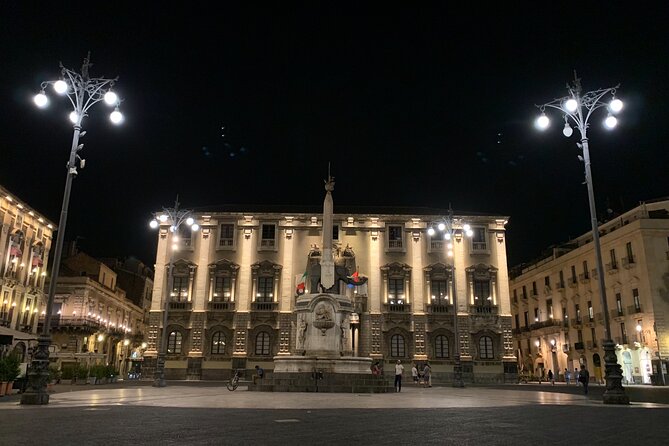 Street food tour of Catania by night - Piazza Mazzini: the cipollina break in a beautiful square