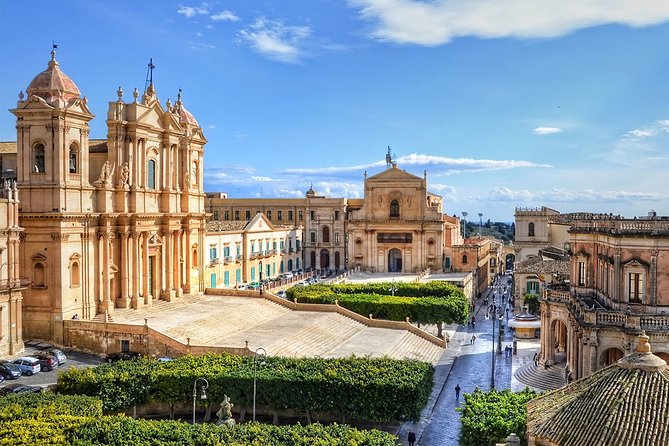 Syracuse, Ortigia and Noto walking tour from Catania - Mercato di Ortigia and Piazza Duomo: Where the Day Gets More Human